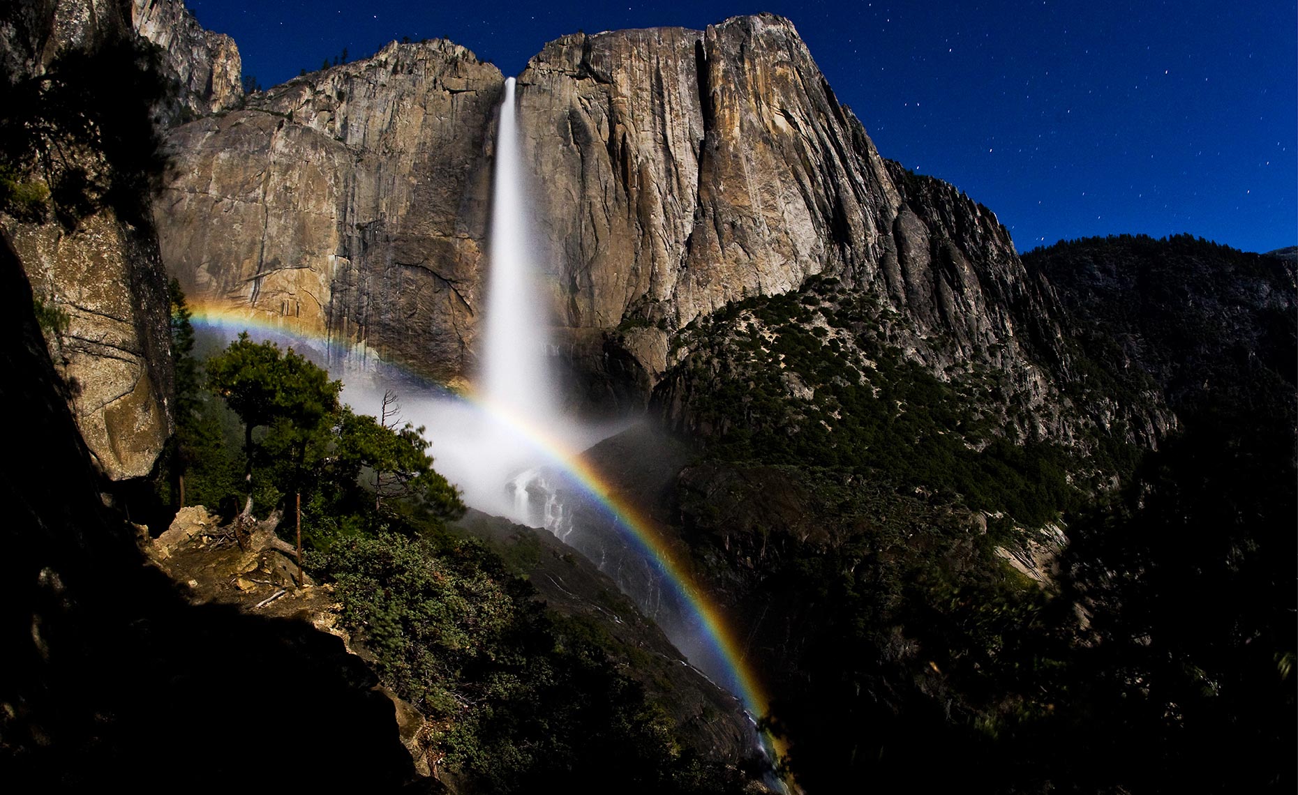04_Moonbow_Yosemite_Falls_Yosemite_National_Park_California_Environment_Landscape_Chris_Wellhausen_Photography.JPG